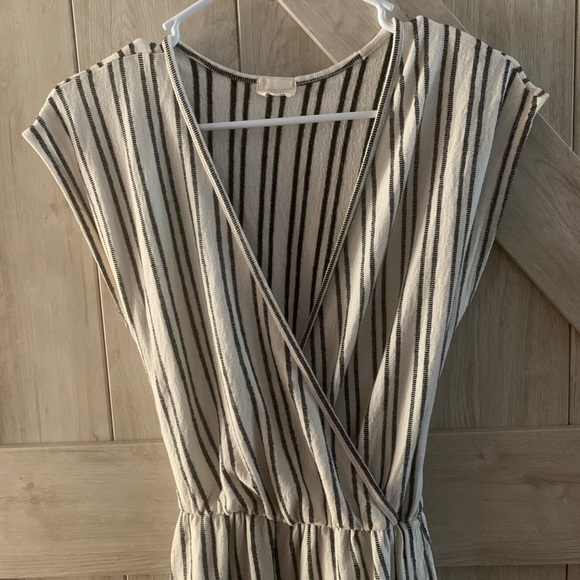 Small Striped Woman’s Maxi Tie Back Dress Striped with Leg Slit V Neckline - Picture 4 of 5